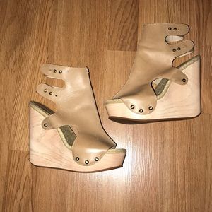 Tan maxstudio wedges. 📍on hold 📍